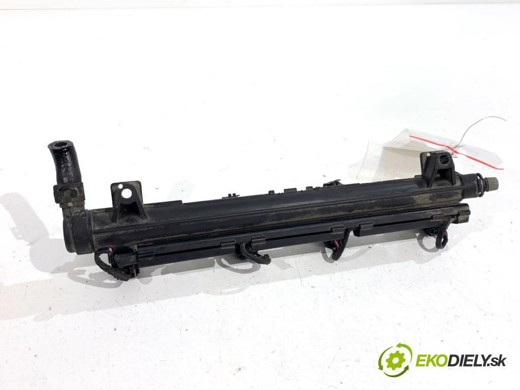 VW GOLF V liftback 2004 55 kW 1.4 16V 1390 Lišta vstrekovacia 036133320C (Vstrekovacia lišta)