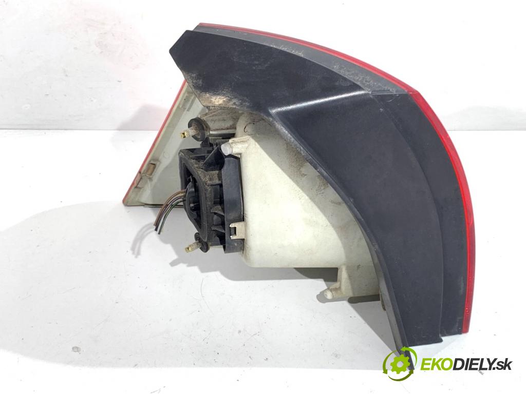 VW GOLF V liftback 2004 55 kW 1.4 16V 1390 Svetlo pravy zad 1K6945096E
