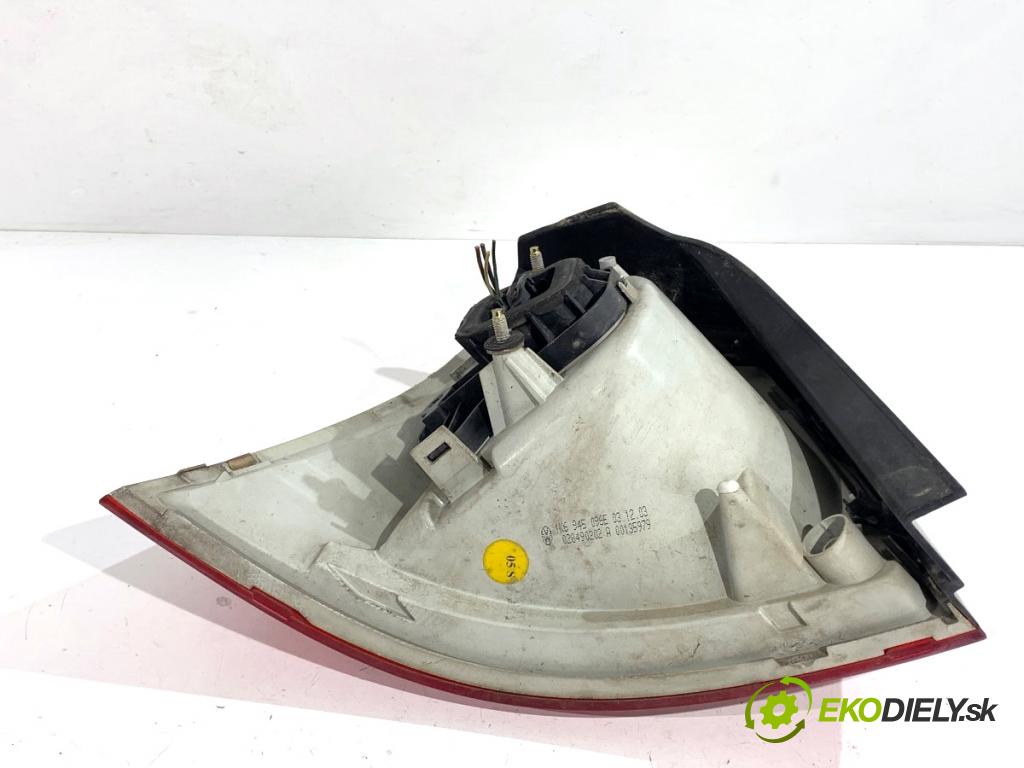 VW GOLF V liftback 2004 55 kW 1.4 16V 1390 Svetlo pravy zad 1K6945096E