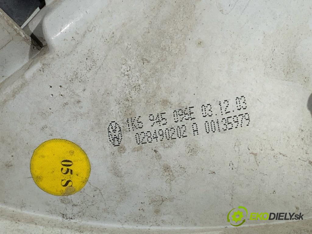 VW GOLF V liftback 2004 55 kW 1.4 16V 1390 Svetlo pravy zad 1K6945096E
