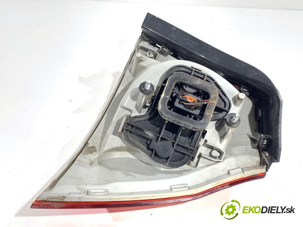 VW GOLF V liftback 2004 55 kW 1.4 16V 1390 Svetlo ľavy zad