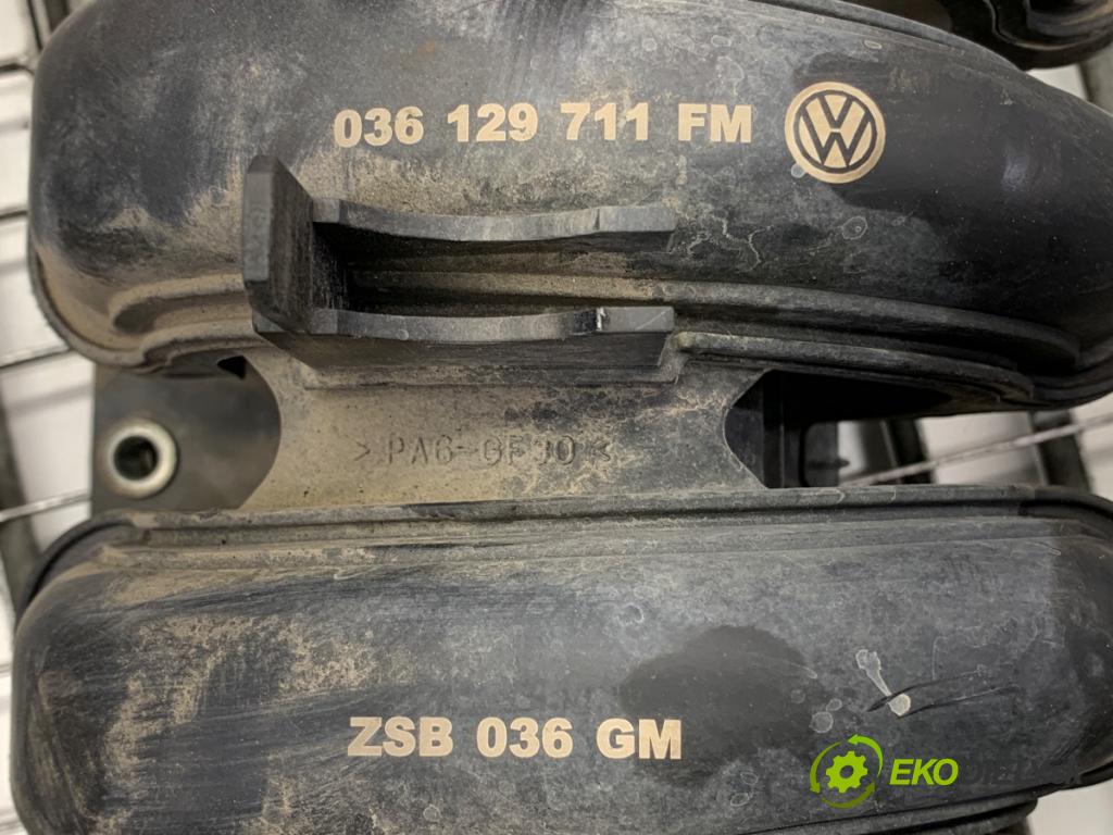 VW GOLF V liftback 2004 55 kW 1.4 16V 1390 potrubí sání 036129711FM (Sací potrubí)