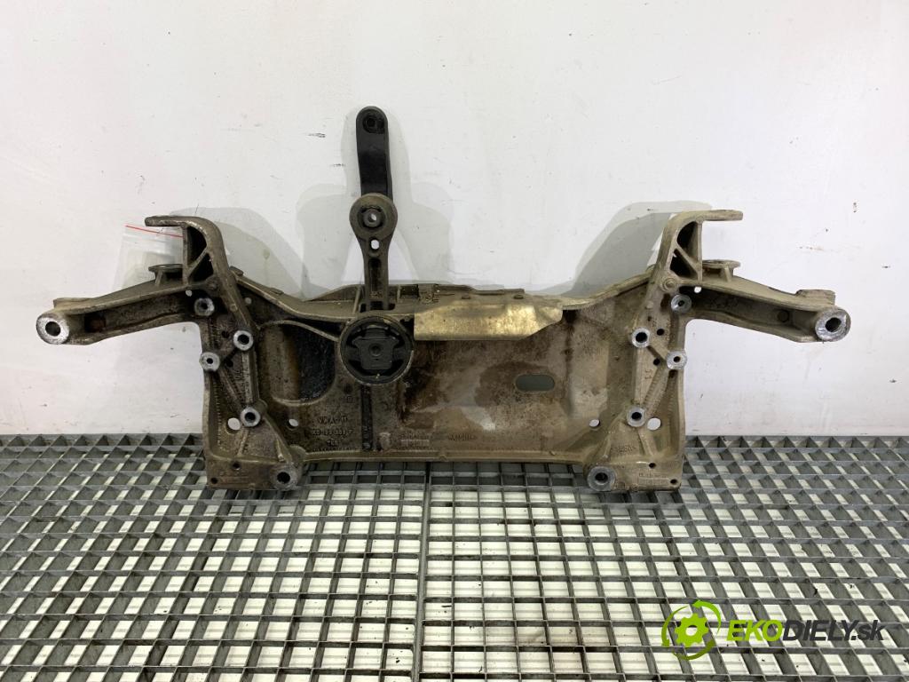 VW GOLF V liftback 2004 55 kW 1.4 16V 1390 výztuha pod motor 1K0199369F (Přední výztuha)