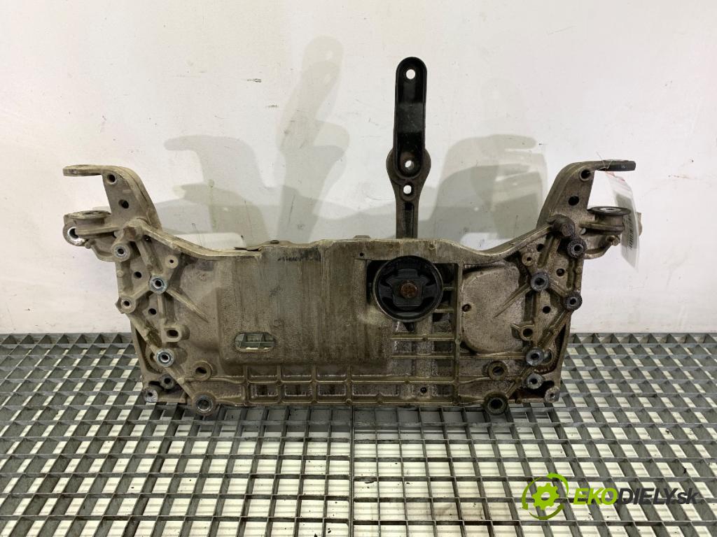 VW GOLF V liftback 2004 55 kW 1.4 16V 1390 výztuha pod motor 1K0199369F (Přední výztuha)