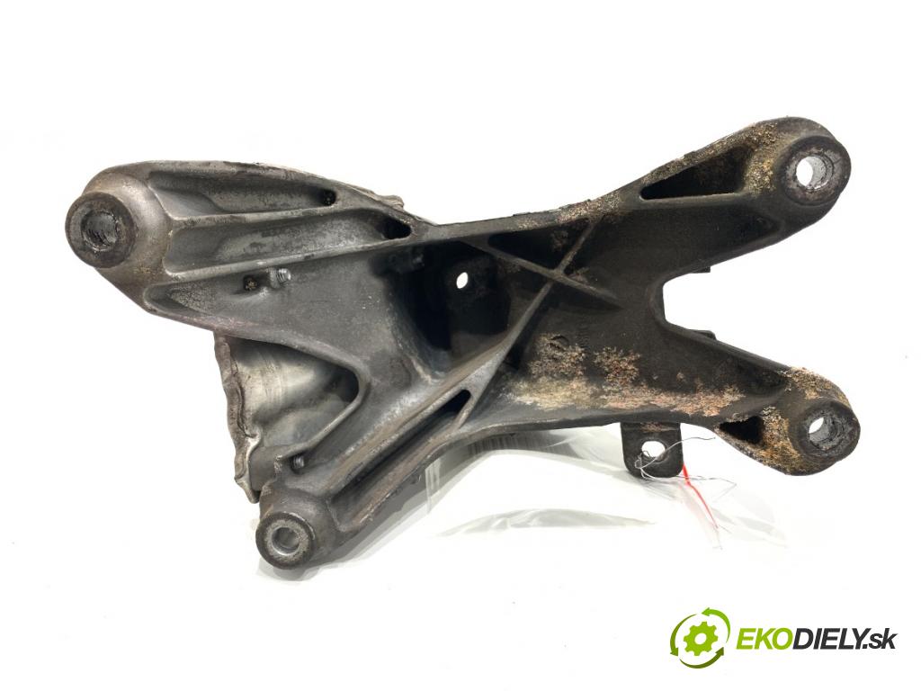 AUDI A4 B8 sedan 2008 132 kW 2.0 TFSI 1984 Držiak Motor pravá  (Držiak motora)