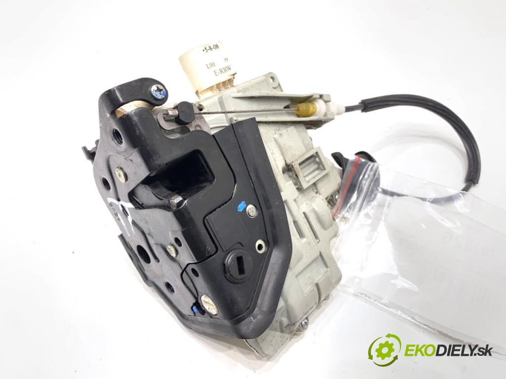 AUDI A4 B8 sedan 2008 132 kW 2.0 TFSI 1984 zámok Dvere pravy zad 8K0839016