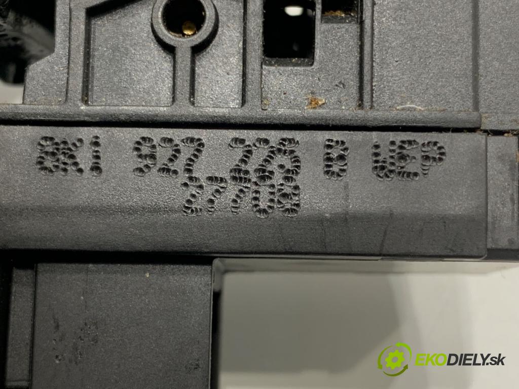 AUDI A4 B8 sedan 2008 132 kW 2.0 TFSI 1984 Spínač brzdy ručnej brzdy 8K1927225B (Prepínacie páčky pod volantom)