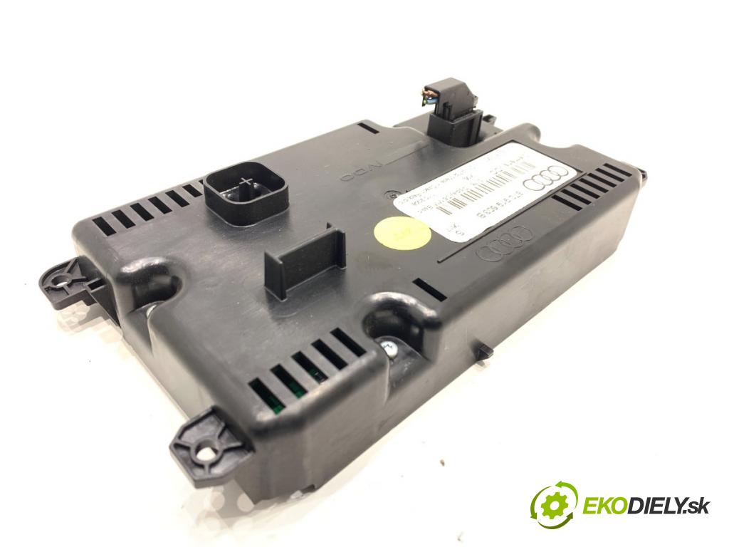 AUDI A4 B8 sedan 2008 132 kW 2.0 TFSI 1984 Dislpej 8T0919603B (Prístrojová doska)