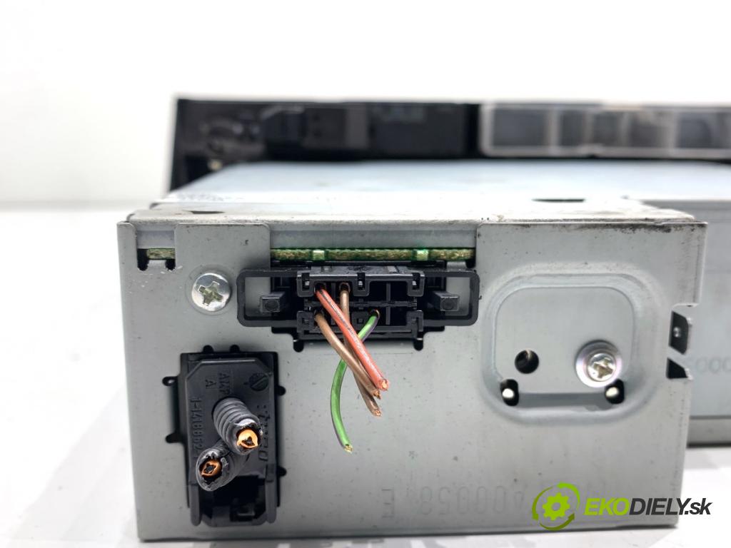 AUDI A4 B8 sedan 2008 132 kW 2.0 TFSI 1984 RADIO 8T1035110C (Audio zariadenie)