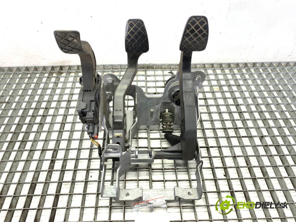 AUDI A4 B8 sedan 2008 132 kW 2.0 TFSI 1984 PEDÁL: 8K1721117 (Potenciometer plynového pedálu)