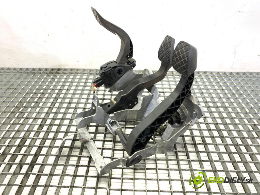 AUDI A4 B8 sedan 2008 132 kW 2.0 TFSI 1984 PEDÁL: 8K1721117 (Potenciometer plynového pedálu)