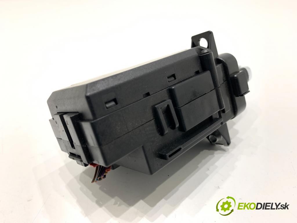 AUDI A4 B8 sedan 2008 132 kW 2.0 TFSI 1984 spinačka 8K0909131C (Spínacia skrinka)