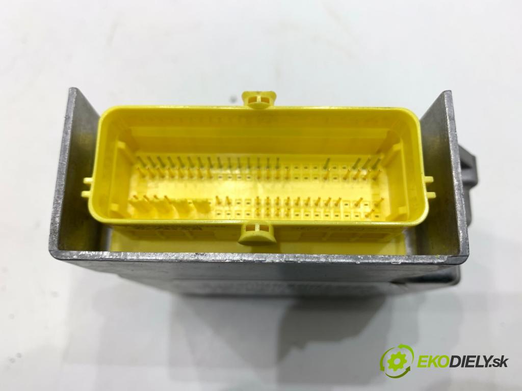 AUDI A4 B8 sedan 2008 132 kW 2.0 TFSI 1984 senzor airbag 8K0959655B (Snímač)