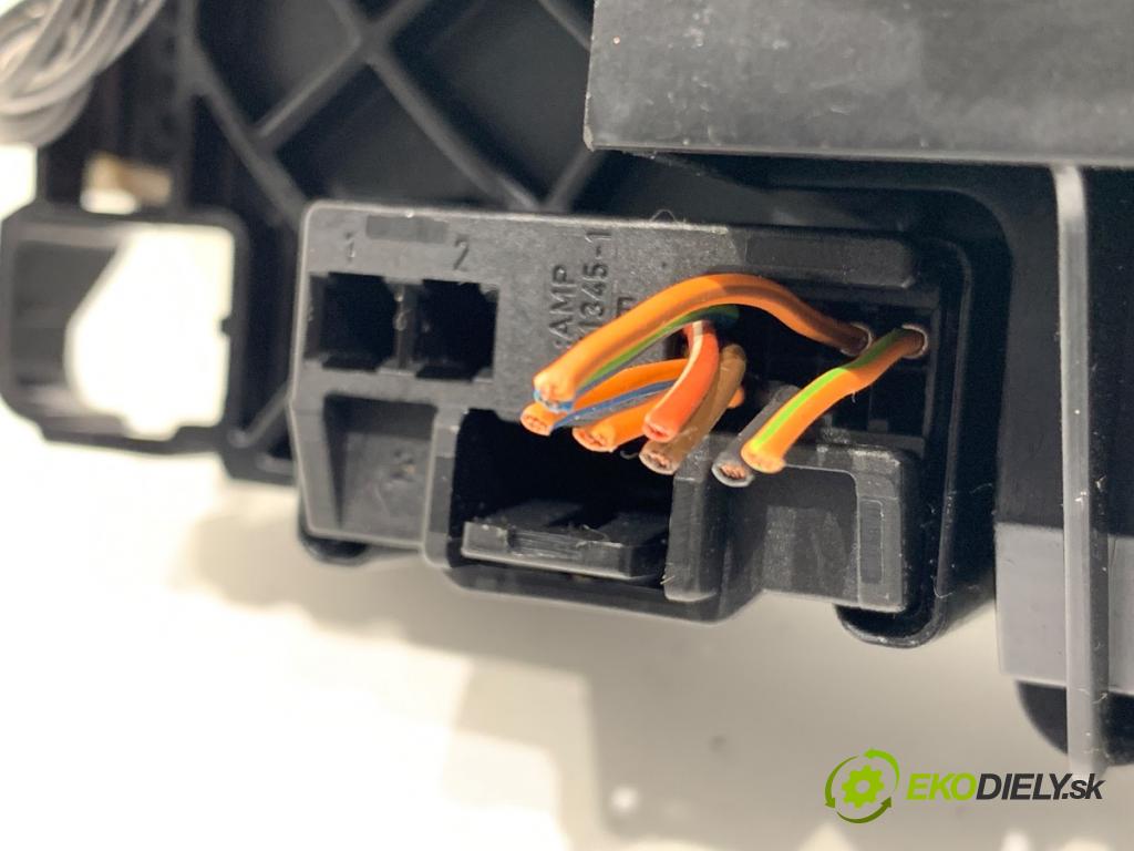 AUDI A4 B8 sedan 2008 132 kW 2.0 TFSI 1984 Prepínač kombinovaný 8K0953502BD (Prepínacie páčky pod volantom)