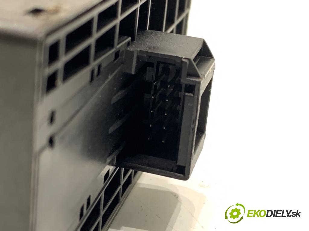 AUDI A4 B8 sedan 2008 132 kW 2.0 TFSI 1984 Prepínač okien 8K0959851D (Prepínacie páčky pod volantom)