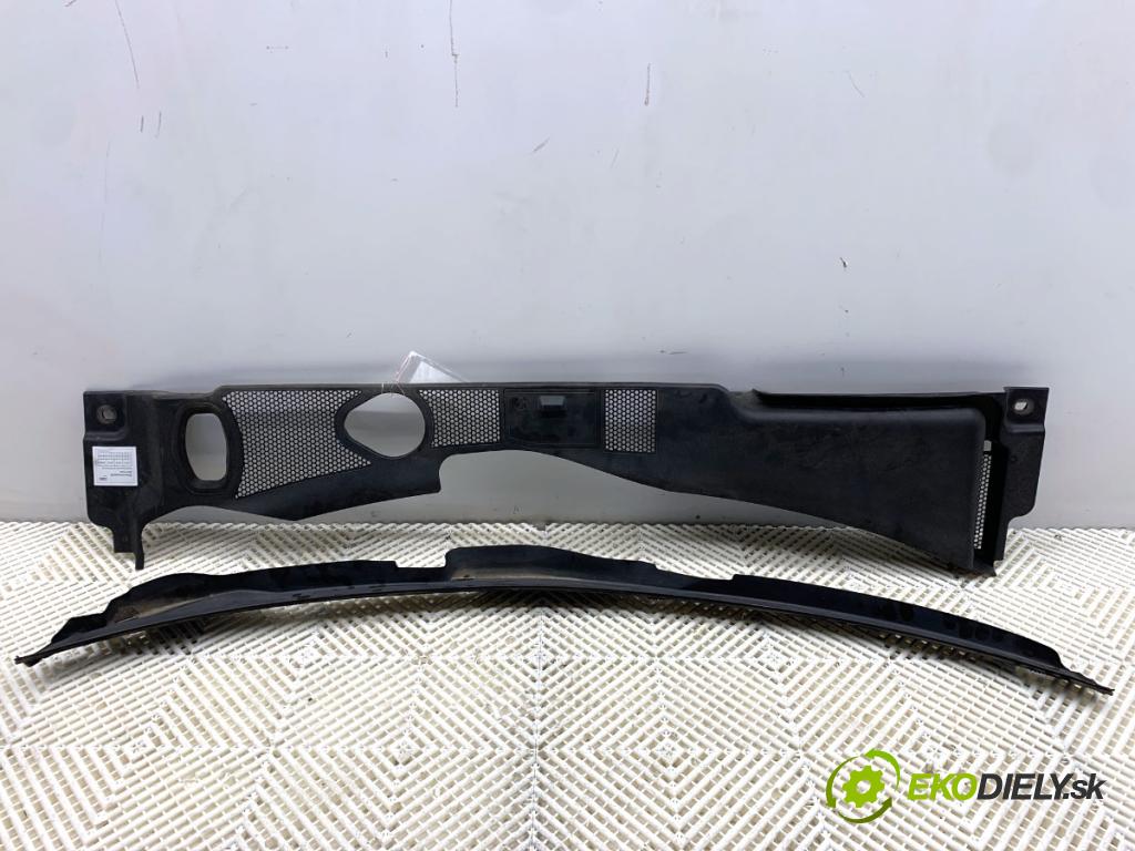 AUDI A4 B8 sedan 2008 132 kW 2.0 TFSI 1984 Torpédo, plast pod čelné okno 8K1819447 8K1819403 (Torpédo (plast pod čelným sklom))