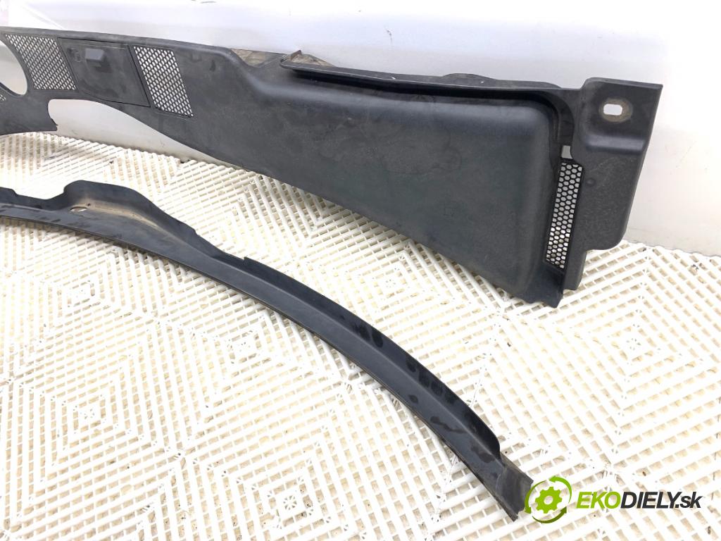 AUDI A4 B8 sedan 2008 132 kW 2.0 TFSI 1984 Torpédo, plast pod čelné okno 8K1819447 8K1819403 (Torpédo (plast pod čelným sklom))