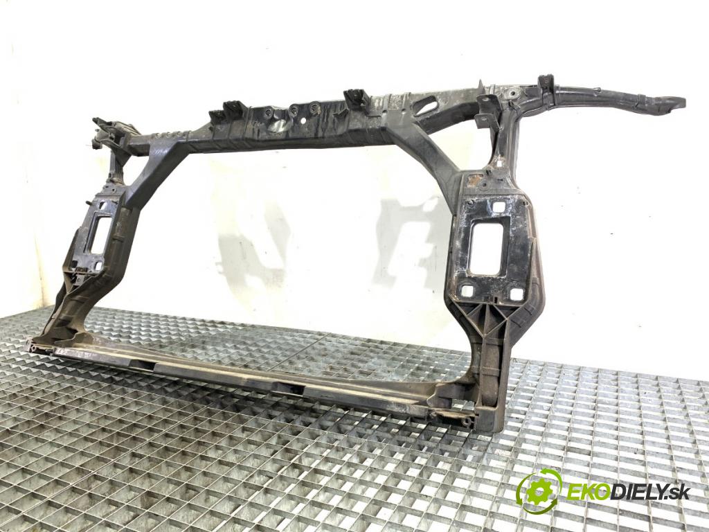 AUDI A4 B8 sedan 2008 132 kW 2.0 TFSI 1984 držák přední část  (Přední výztuha)