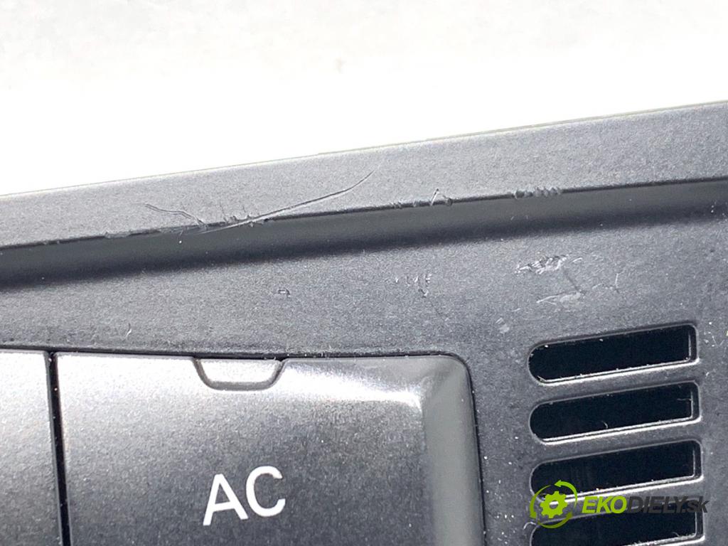 AUDI A4 B8 sedan 2008 132 kW 2.0 TFSI 1984 Panel ovládania kúrenia 8T1820043T (Prepínacie páčky pod volantom)