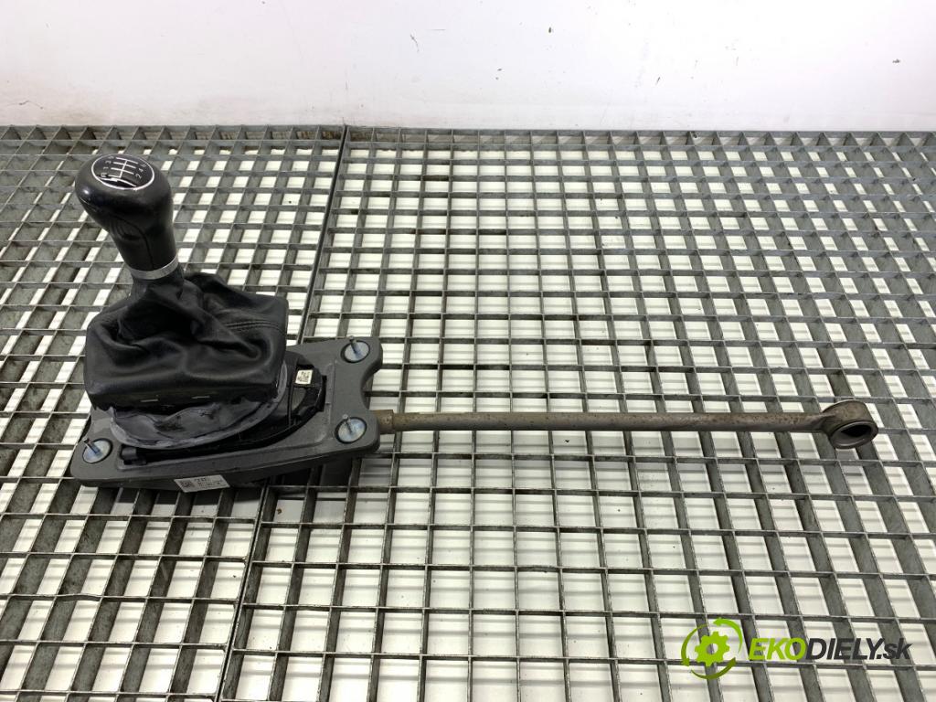 AUDI A4 B8 sedan 2008 132 kW 2.0 TFSI 1984 Kulisa 8K0711025K (Rýchlostná páka (kulisa))