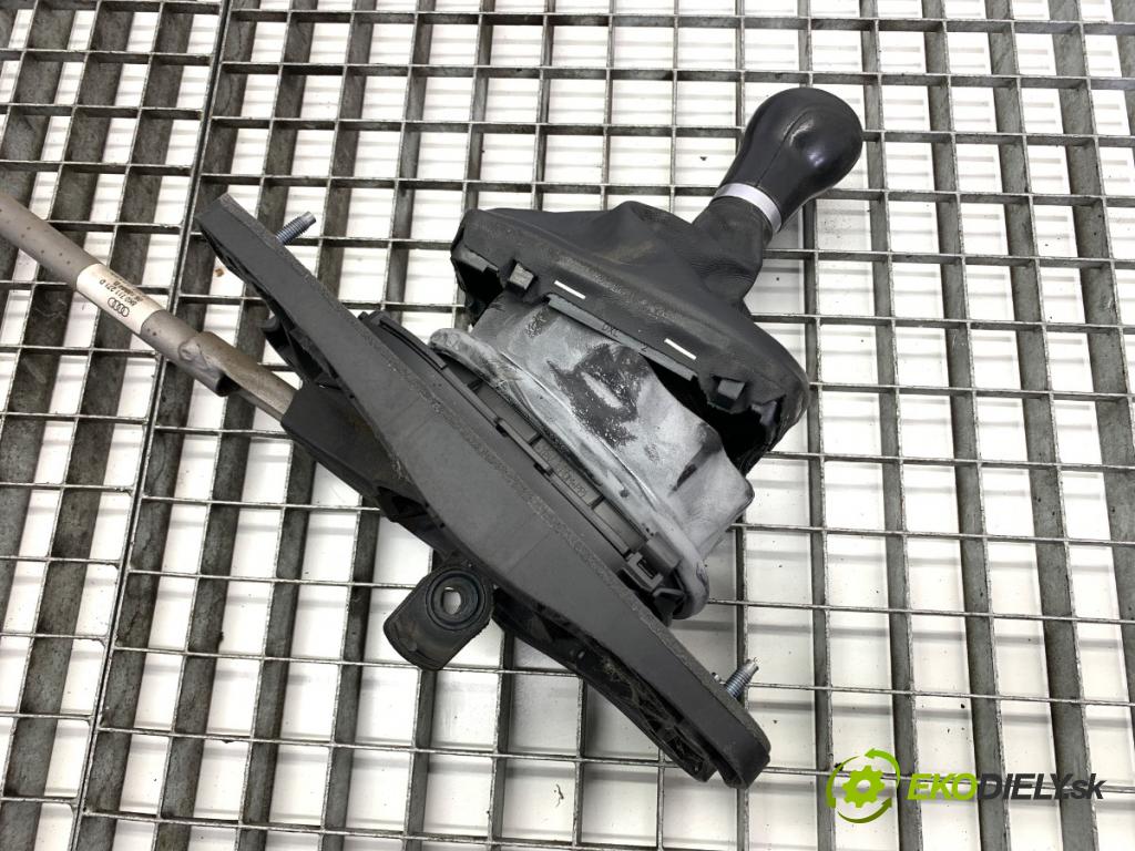 AUDI A4 B8 sedan 2008 132 kW 2.0 TFSI 1984 Kulisa 8K0711025K (Rýchlostná páka (kulisa))