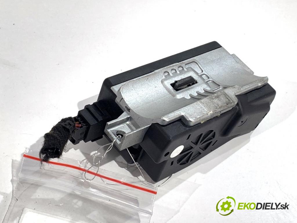 AUDI A4 B8 sedan 2008 132 kW 2.0 TFSI 1984 blokáda volantu 8K0905852D (Řízení ostatní)