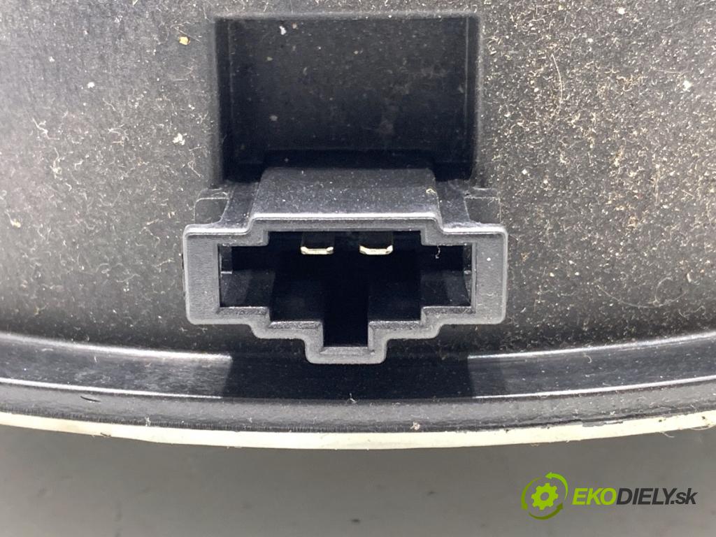 AUDI A4 B8 sedan 2008 132 kW 2.0 TFSI 1984 reproduktor Dvere zad pravy A0176301