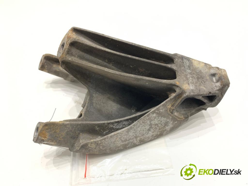 AUDI A4 B8 sedan 2008 132 kW 2.0 TFSI 1984 Držiak Motor ľavá strana 8K0199307A (Držiak motora)