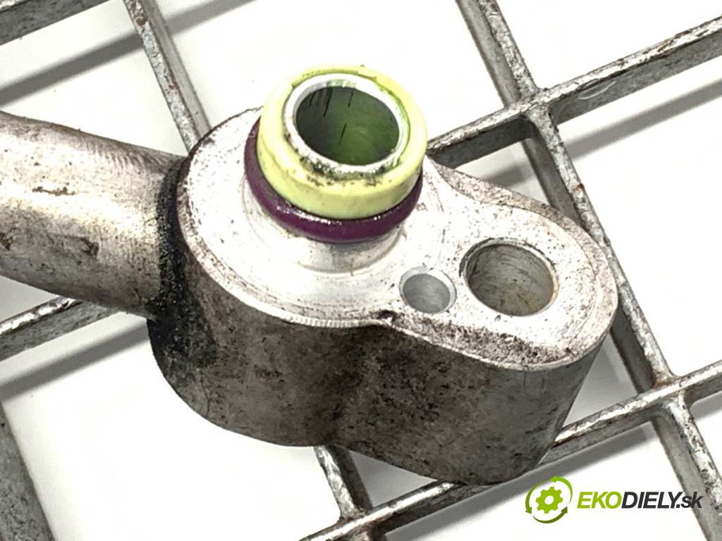 AUDI A4 B8 sedan 2008 132 kW 2.0 TFSI 1984 rúrka klimatizace 8K0260701D (Trubka klimatizace)