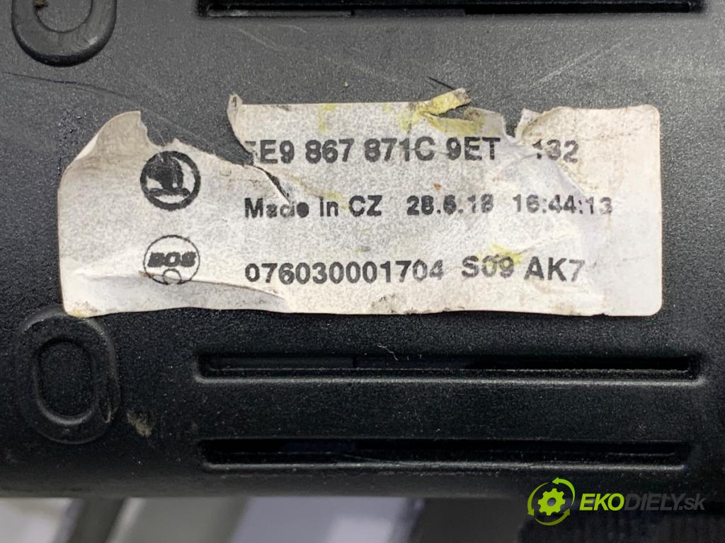 SKODA OCTAVIA III Kombi 2018 85 kW 1.6 TDI 1598 Roleta kufra 5E9867871C