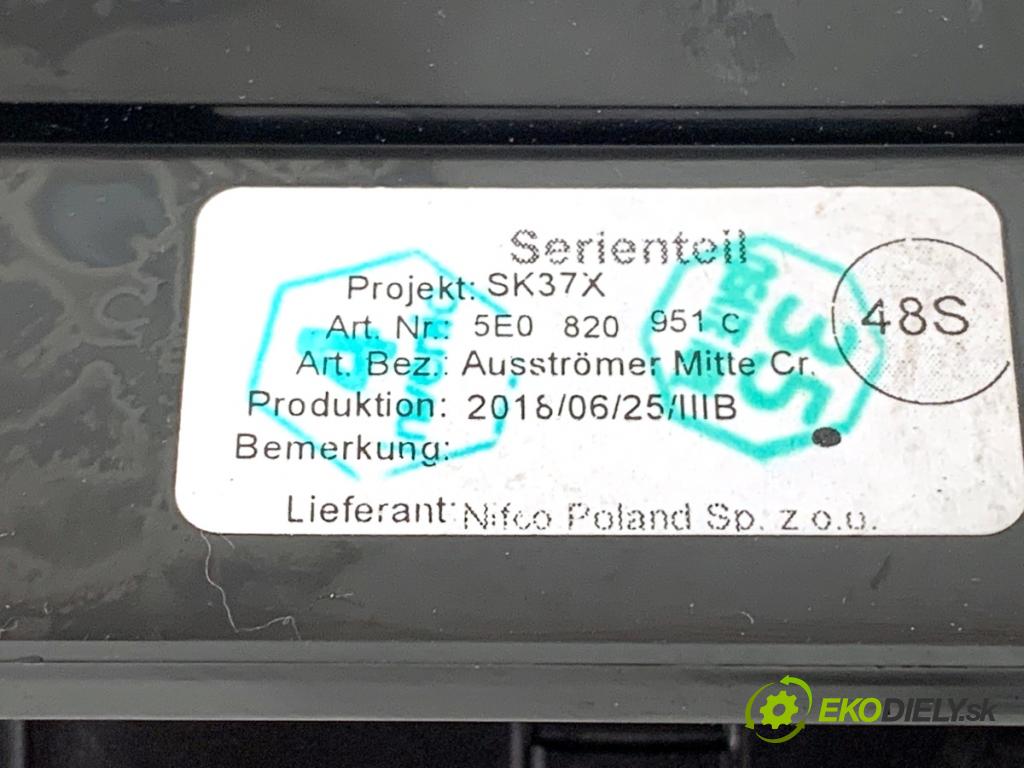 SKODA OCTAVIA III Kombi 2018 85 kW 1.6 TDI 1598 Mriežky kúrenia predný stredna