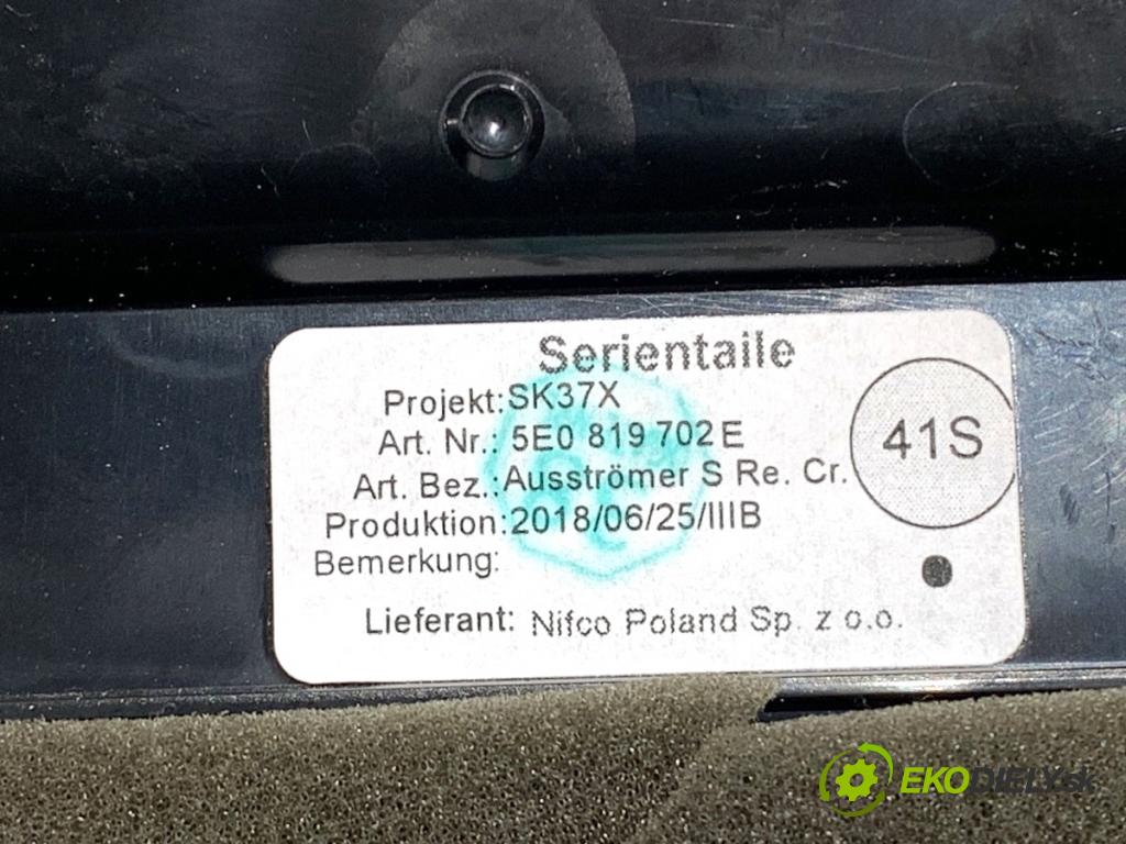 SKODA OCTAVIA III Kombi 2018 85 kW 1.6 TDI 1598 Mriežky kúrenia pravy predný 5E0819702E