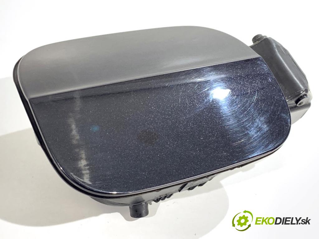 SKODA OCTAVIA III Kombi 2018 85 kW 1.6 TDI 1598 Dvierka nádrže paliva  (Kľučka dverí ostatné)