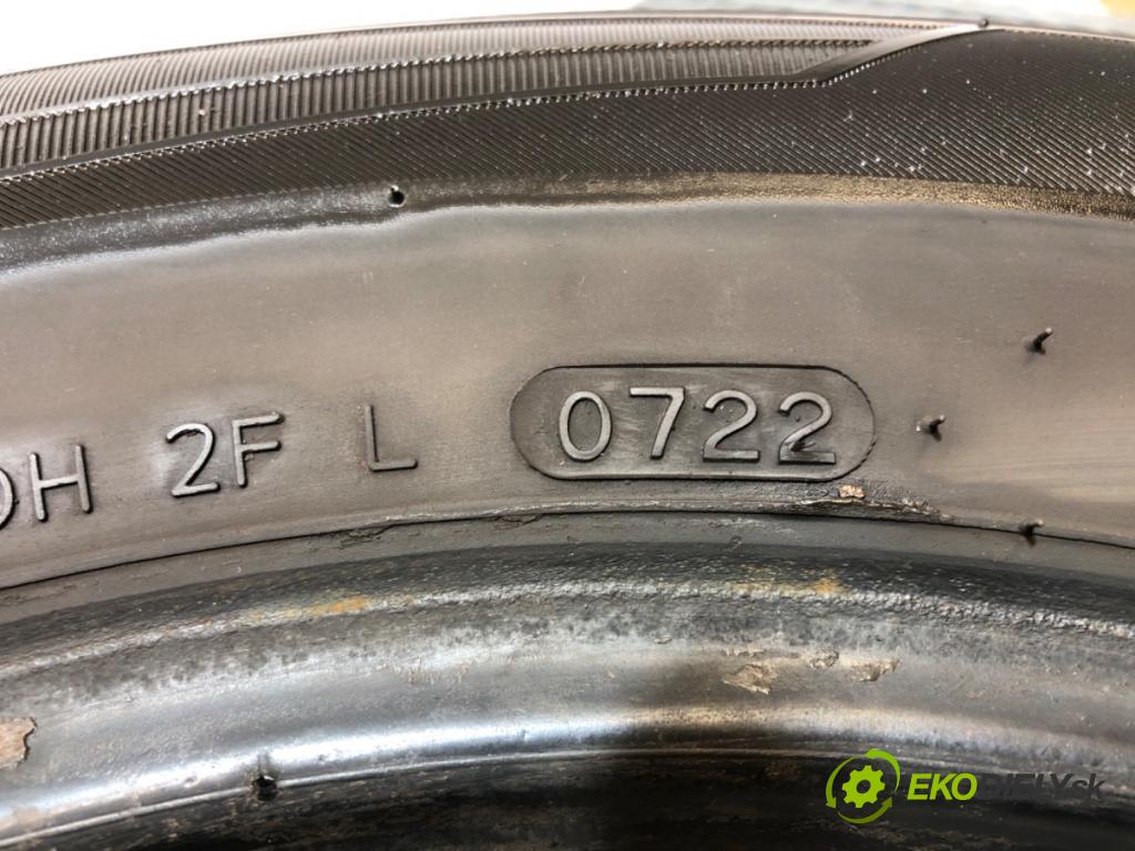 --- ---      PNEUMATIKA: 2X 195/55 15" LAUFENN: