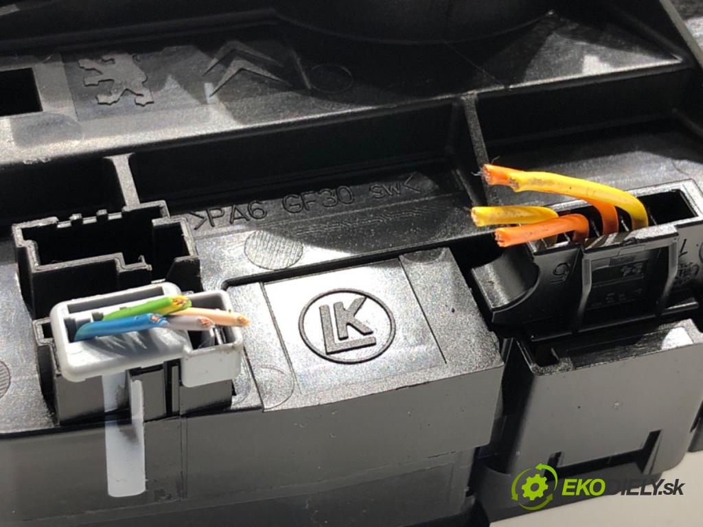 CITROEN C3 III liftback 2018 61 kW 1.2 PureTech 82 1199 Prepínač kombinovaný 98125456ZD (Prepínacie páčky pod volantom)