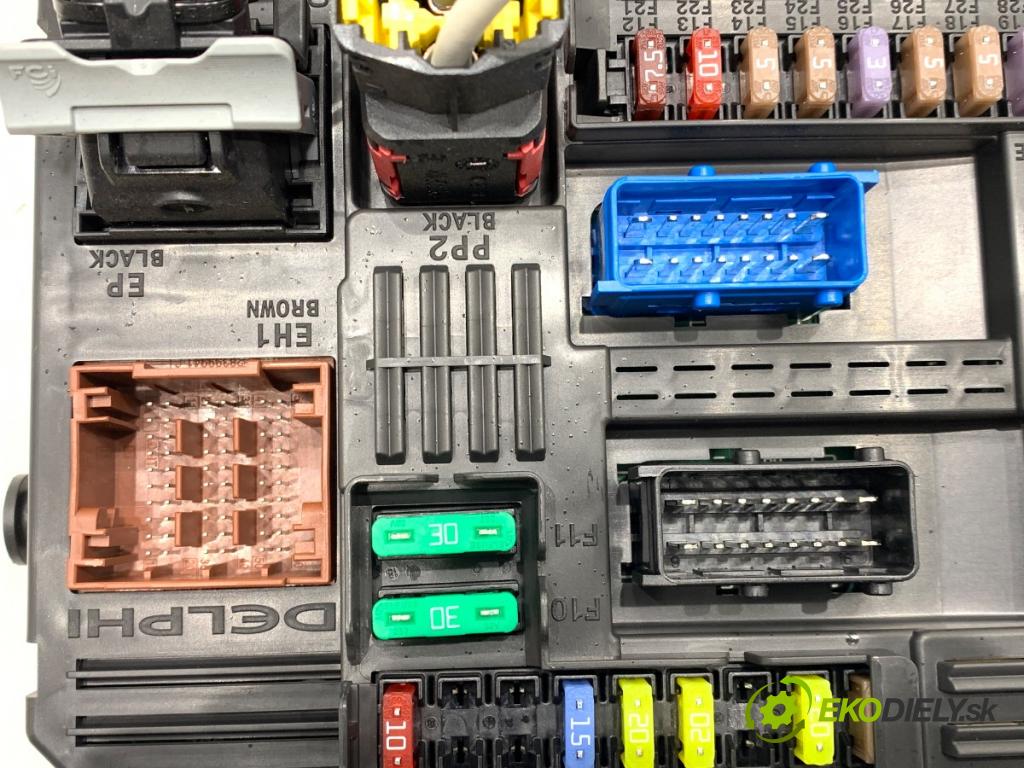 CITROEN C3 III liftback 2018 61 kW 1.2 PureTech 82 1199 modul BSI 9819851180 (Pojistková skříňka)