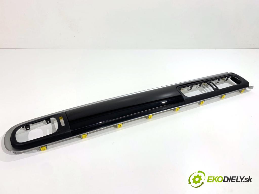 CITROEN C3 III liftback 2018 61 kW 1.2 PureTech 82 1199 lišty kryt 9812401777 (Lišta)