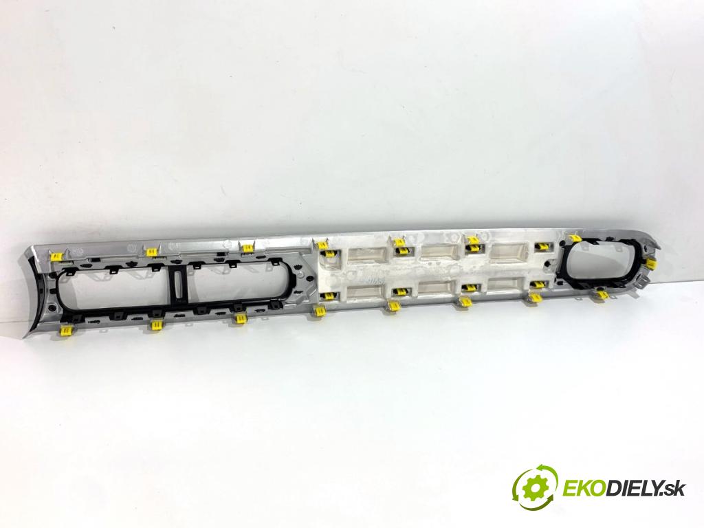 CITROEN C3 III liftback 2018 61 kW 1.2 PureTech 82 1199 lišty kryt 9812401777 (Lišta)