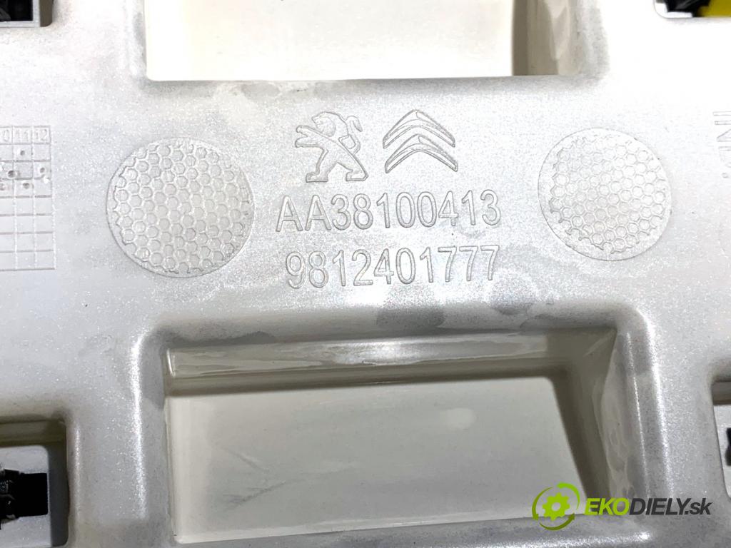 CITROEN C3 III liftback 2018 61 kW 1.2 PureTech 82 1199 lišty kryt 9812401777 (Lišta)