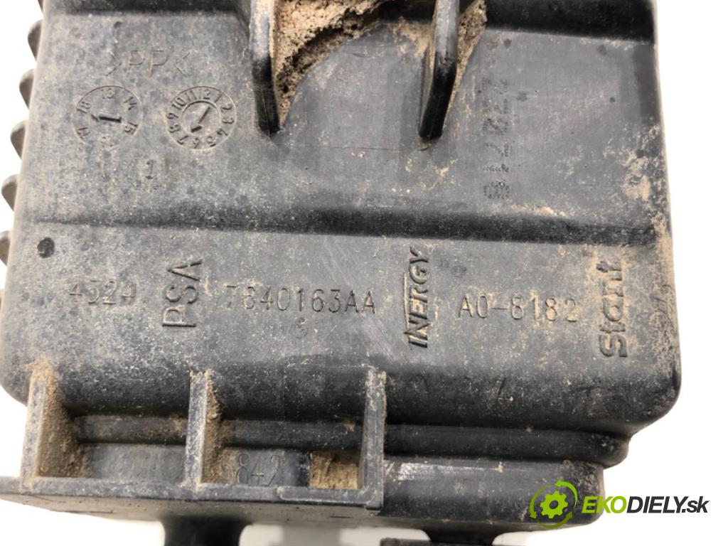 CITROEN C3 III liftback 2018 61 kW 1.2 PureTech 82 1199 filter peľový 7640163AA