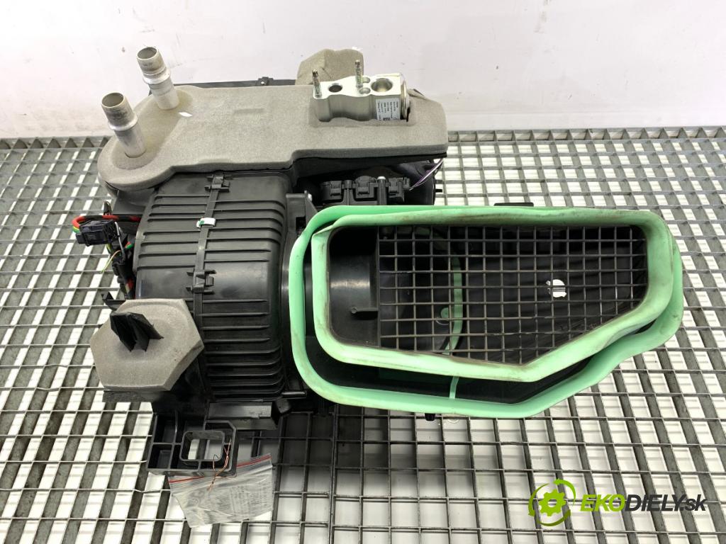 PEUGEOT 308 SW III Kombi 2022 96 kW PureTech 130 (FRHNSL, FRHNST) 1199 Výhrevné teleso, radiátor kúrenia komplet KOMBAJN 9833951780 (Radiátor kúrenia)