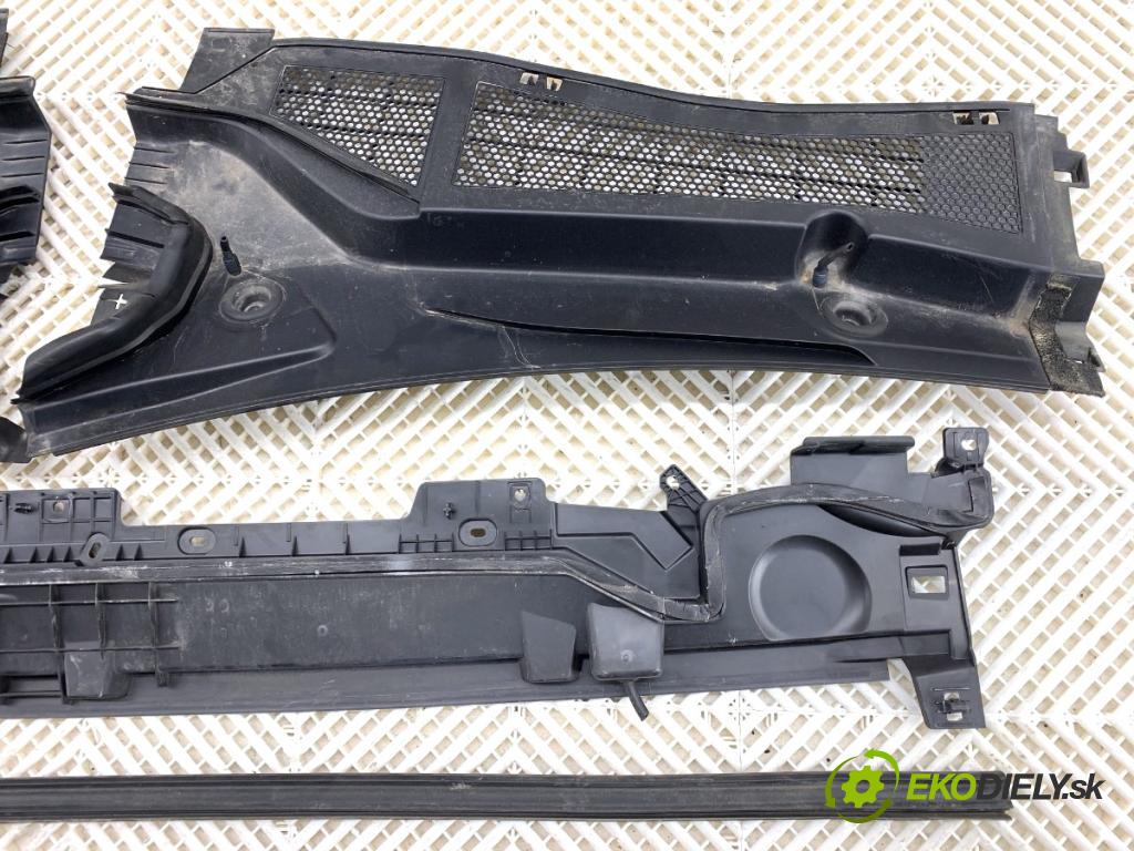 PEUGEOT 308 SW III Kombi 2022 96 kW PureTech 130 (FRHNSL, FRHNST) 1199 Torpédo, plast pod čelné okno 9830565680 9830527480 (Torpédo (plast pod čelným sklom))