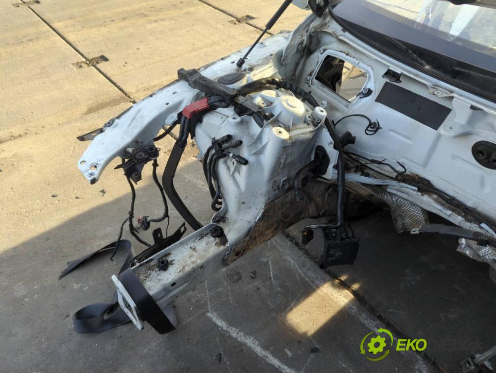 AUDI A7 4G liftback 2012 230 kW 3.0 TDI quattro 2967 karoséria ČTVRŤÁK: Blatník zad ľavy pravy prah strecha PODŁUŻNICA ľavy pravy
