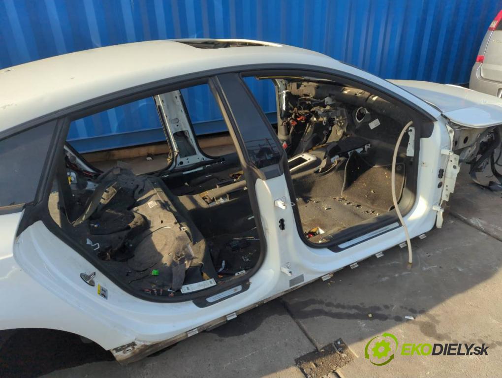 AUDI A7 4G liftback 2012 230 kW 3.0 TDI quattro 2967 karoséria ČTVRŤÁK: Blatník zad ľavy pravy prah strecha PODŁUŻNICA ľavy pravy