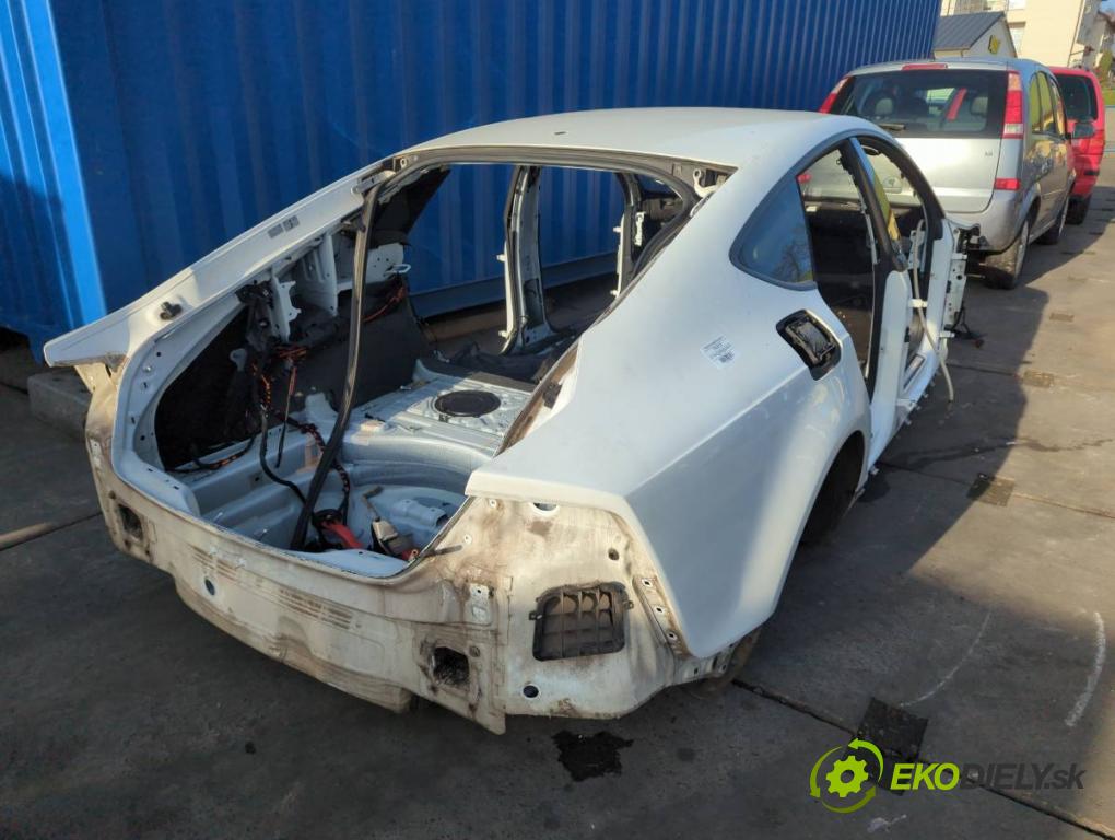 AUDI A7 4G liftback 2012 230 kW 3.0 TDI quattro 2967 karoséria ČTVRŤÁK: Blatník zad ľavy pravy prah strecha PODŁUŻNICA ľavy pravy