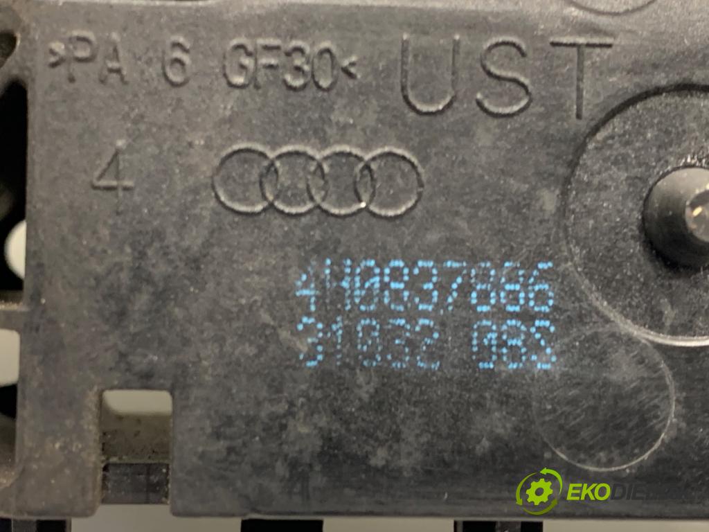 AUDI A7 4G liftback 2012 230 kW 3.0 TDI quattro 2967 Kľučka vonkajšia pravy zad