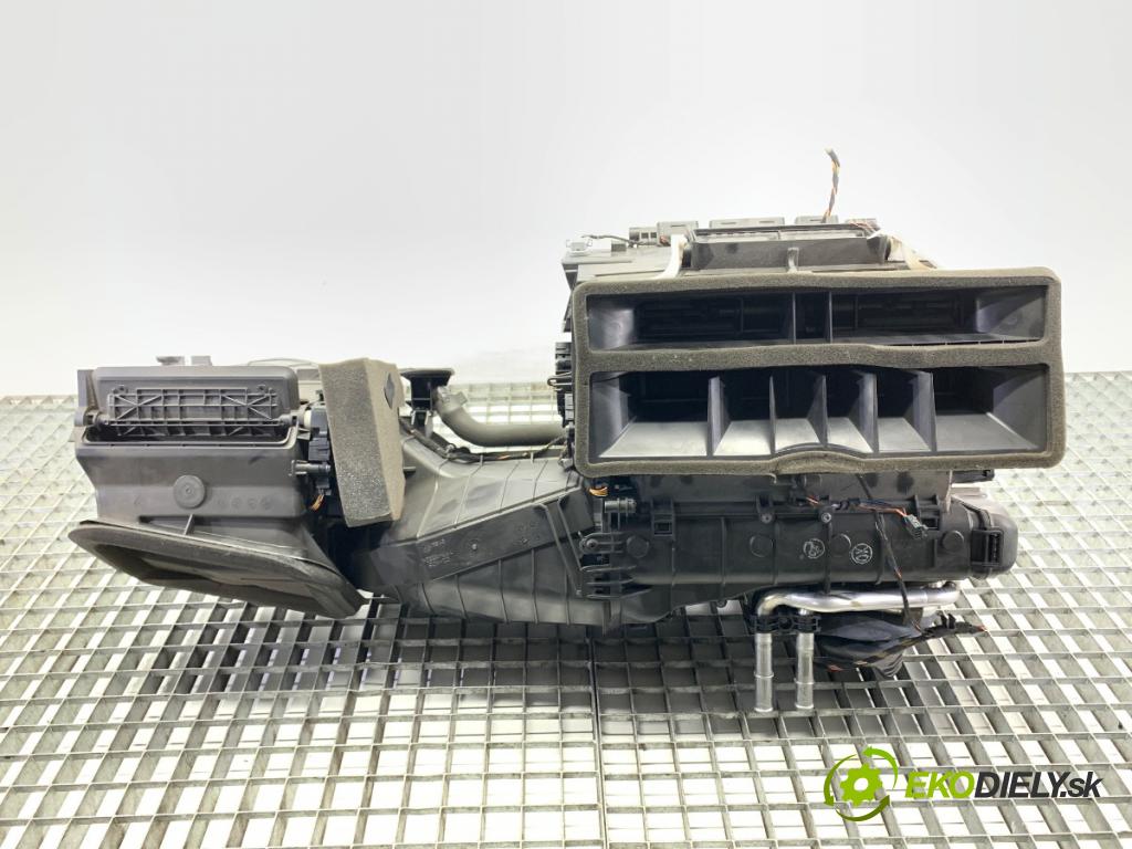 AUDI A7 4G liftback 2012 230 kW 3.0 TDI quattro 2967 Výhrevné teleso, radiátor kúrenia komplet KOMBAJN 4G1820005K (Radiátor kúrenia)