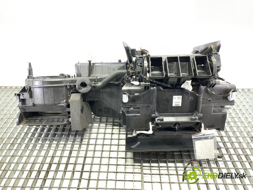 AUDI A7 4G liftback 2012 230 kW 3.0 TDI quattro 2967 Výhrevné teleso, radiátor kúrenia komplet KOMBAJN 4G1820005K (Radiátor kúrenia)