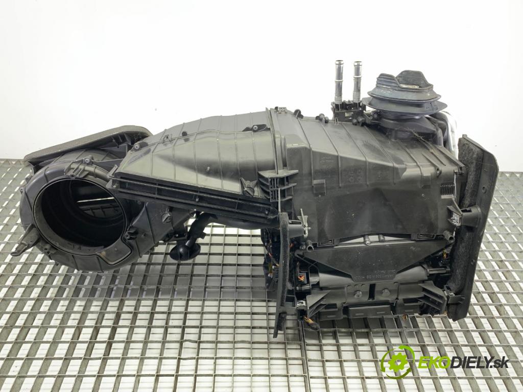 AUDI A7 4G liftback 2012 230 kW 3.0 TDI quattro 2967 Výhrevné teleso, radiátor kúrenia komplet KOMBAJN 4G1820005K (Radiátor kúrenia)