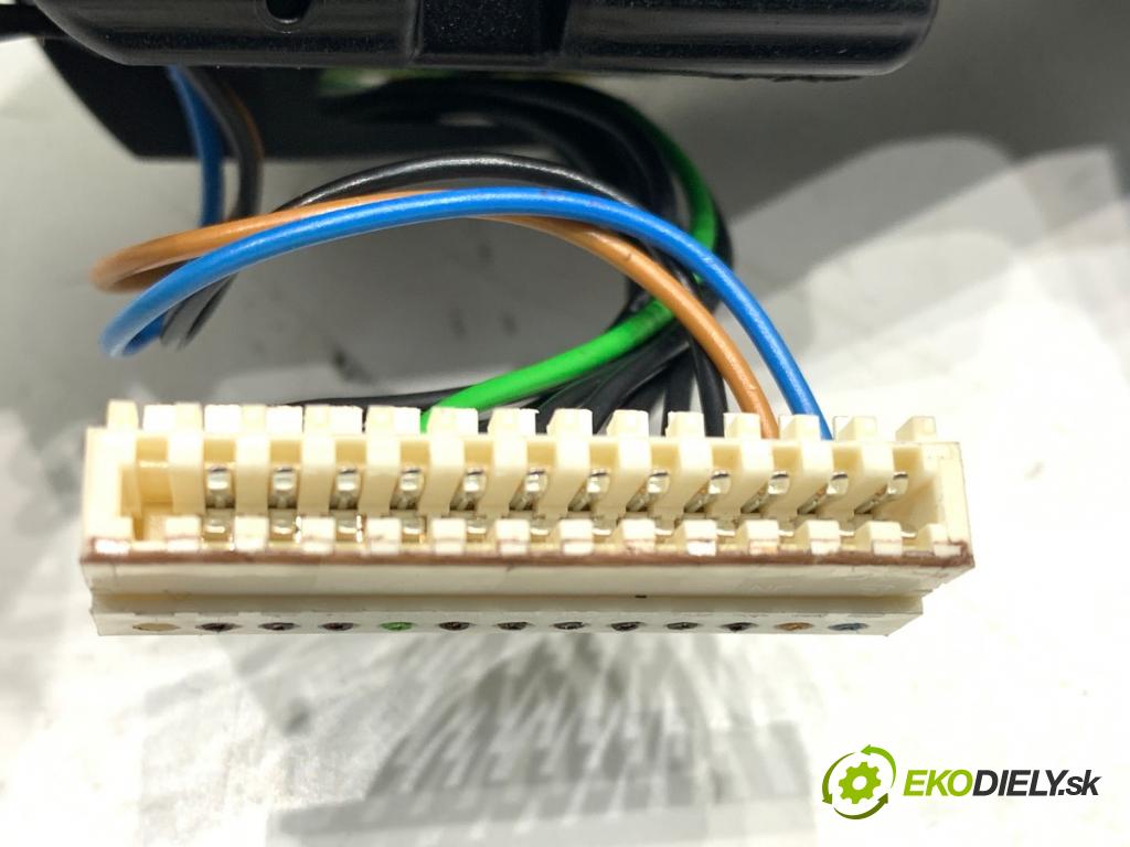 AUDI A7 4G liftback 2012 230 kW 3.0 TDI quattro 2967 Prepínač kombinovaný 4G8953502P (Prepínacie páčky pod volantom)